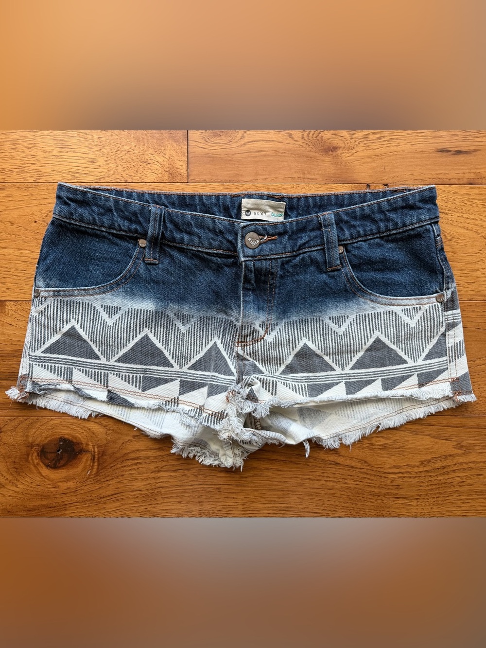 Roxy Suntoucher Ombré Tribal Denim Jean Shorts Size 7/28
